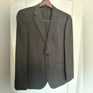 Men’s size 38R Hugo Boss black suit (pants & jacket) with subtle grayish pattern